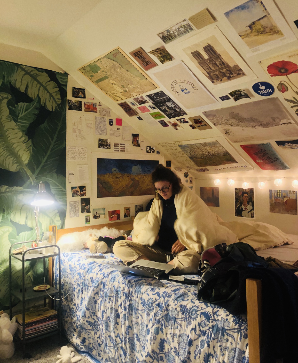 In senior year, Sam's lived with her best friend. They decorated the room by combining their ephemera collections, and the room reached its peak as a vibrantly cozy haven.