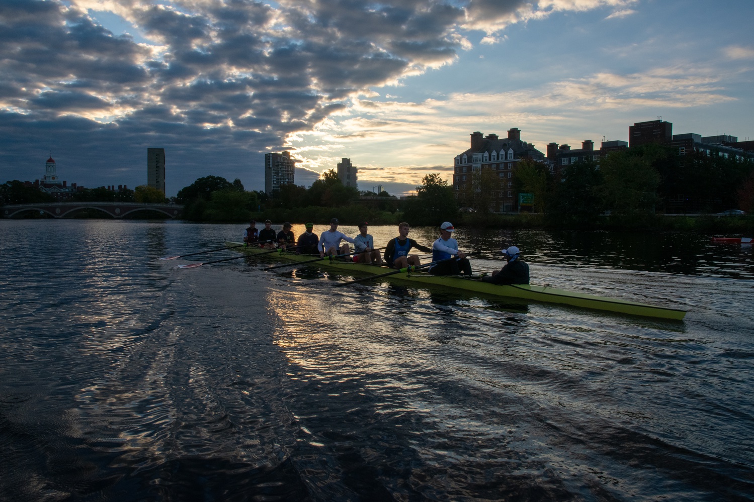 The men's heavyweight rowing team rows past Harvard Business School and towards Weeks Bridge on October 19.